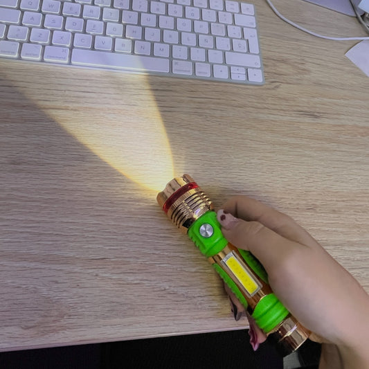 LINTERNA LED CON BATERíA